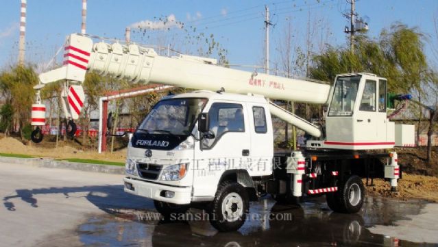 點(diǎn)擊查看詳細信息<br>標題：8噸汽車(chē)吊 閱讀次數：3300