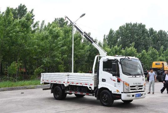 點(diǎn)擊查看詳細信息<br>標題：1.2噸折臂吊 閱讀次數：1938