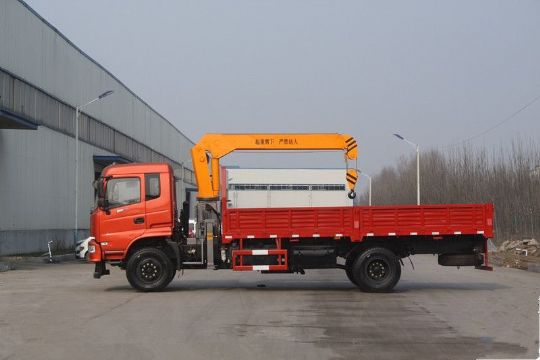 點(diǎn)擊查看詳細信息<br>標題：6.3噸東風(fēng)180馬力隨車(chē)吊 閱讀次數：1962