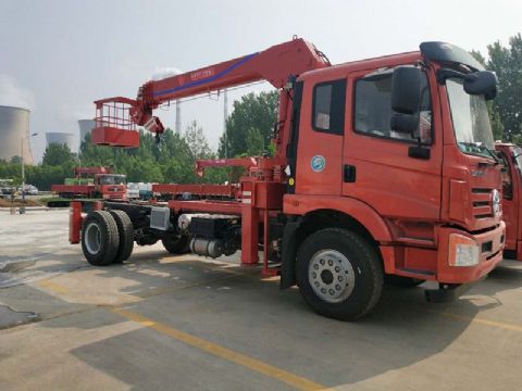 點(diǎn)擊查看詳細信息<br>標題：6.3噸大運隨車(chē)吊 閱讀次數：1955