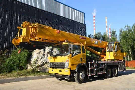 點(diǎn)擊查看詳細信息<br>標題：20噸重汽豪曼汽車(chē)吊 閱讀次數：2398