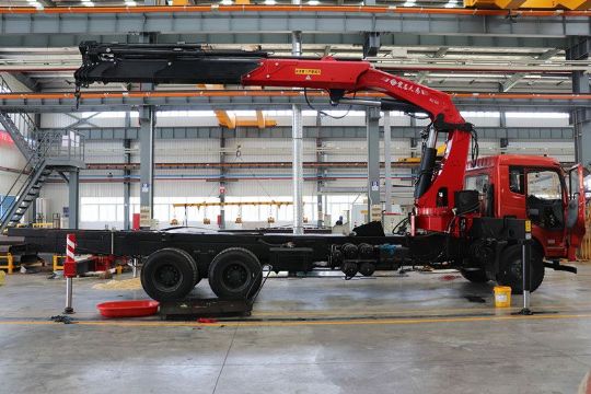 點(diǎn)擊查看詳細信息<br>標題：25噸折臂吊 閱讀次數：2729