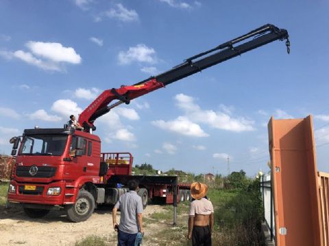 點(diǎn)擊查看詳細信息<br>標題：30噸折臂吊 閱讀次數：2663